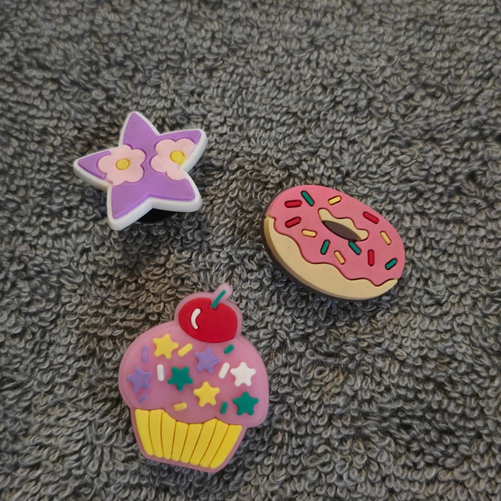 Shoe Charms OS 3pc Set Girls Pink Purple Donut Cupcake Star Kawaii PVC - Picture 1 of 3